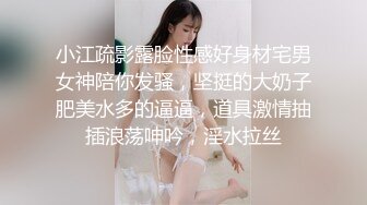 摸着女友的奶侧入她