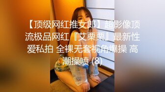 性感小橘猫黑丝露脸深夜发骚，在狼友的指挥下慢慢脱光跟狼友互动，伸着舌头要舔狼友大鸡巴，揉奶玩逼好骚啊